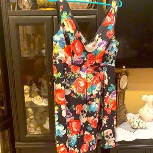 Black skulls floral skill hot topic dress NWT